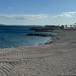 Lodore Del Mare Apartment On The Beach